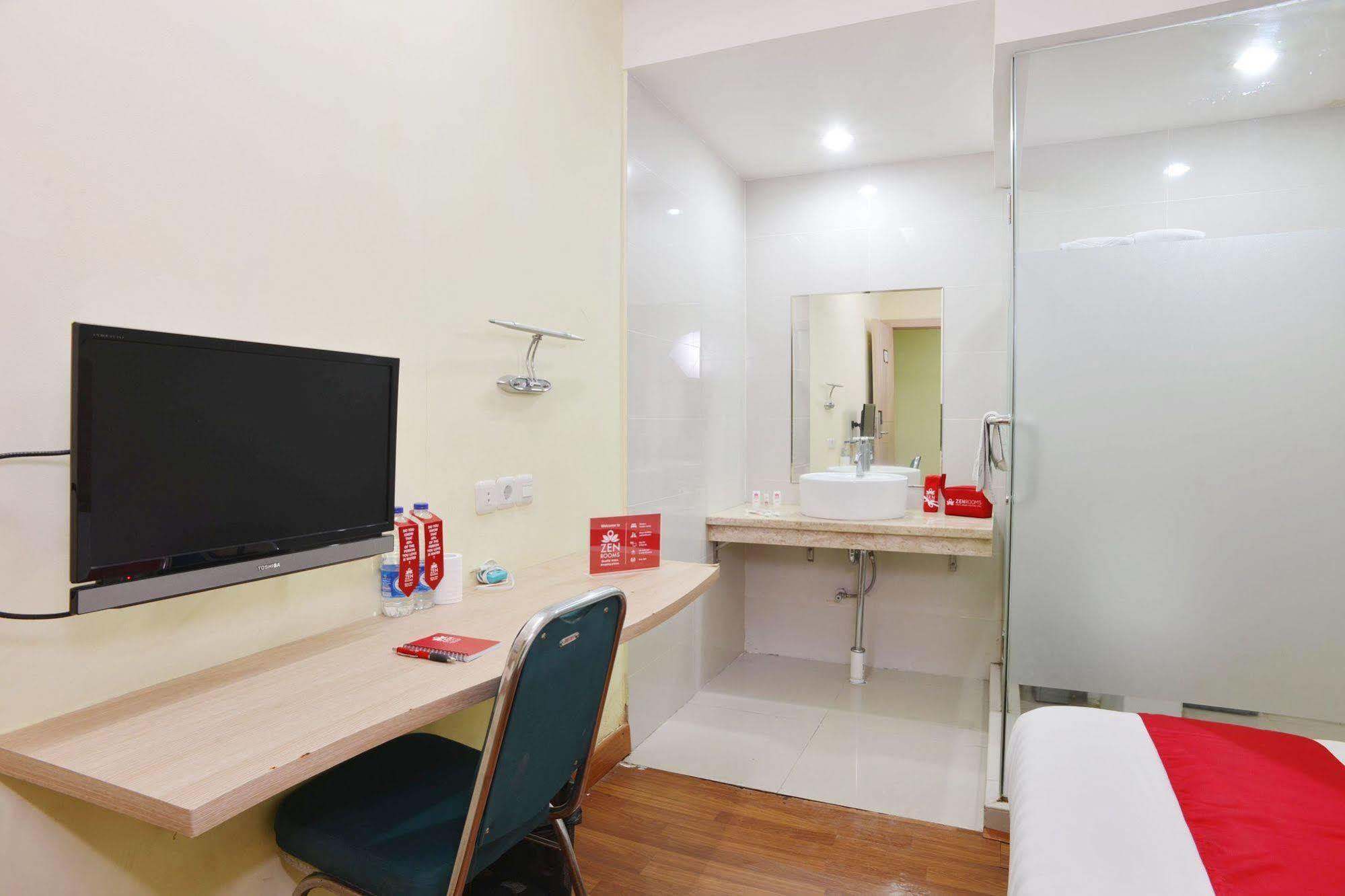 Zen Rooms Rujia Pecenongan Джакарта Экстерьер фото