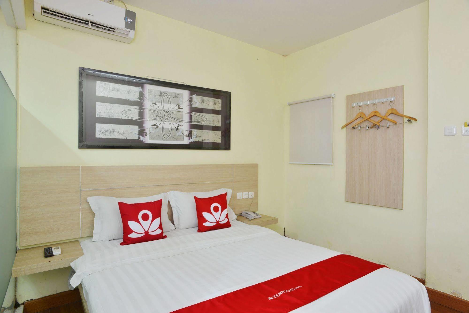 Zen Rooms Rujia Pecenongan Джакарта Экстерьер фото