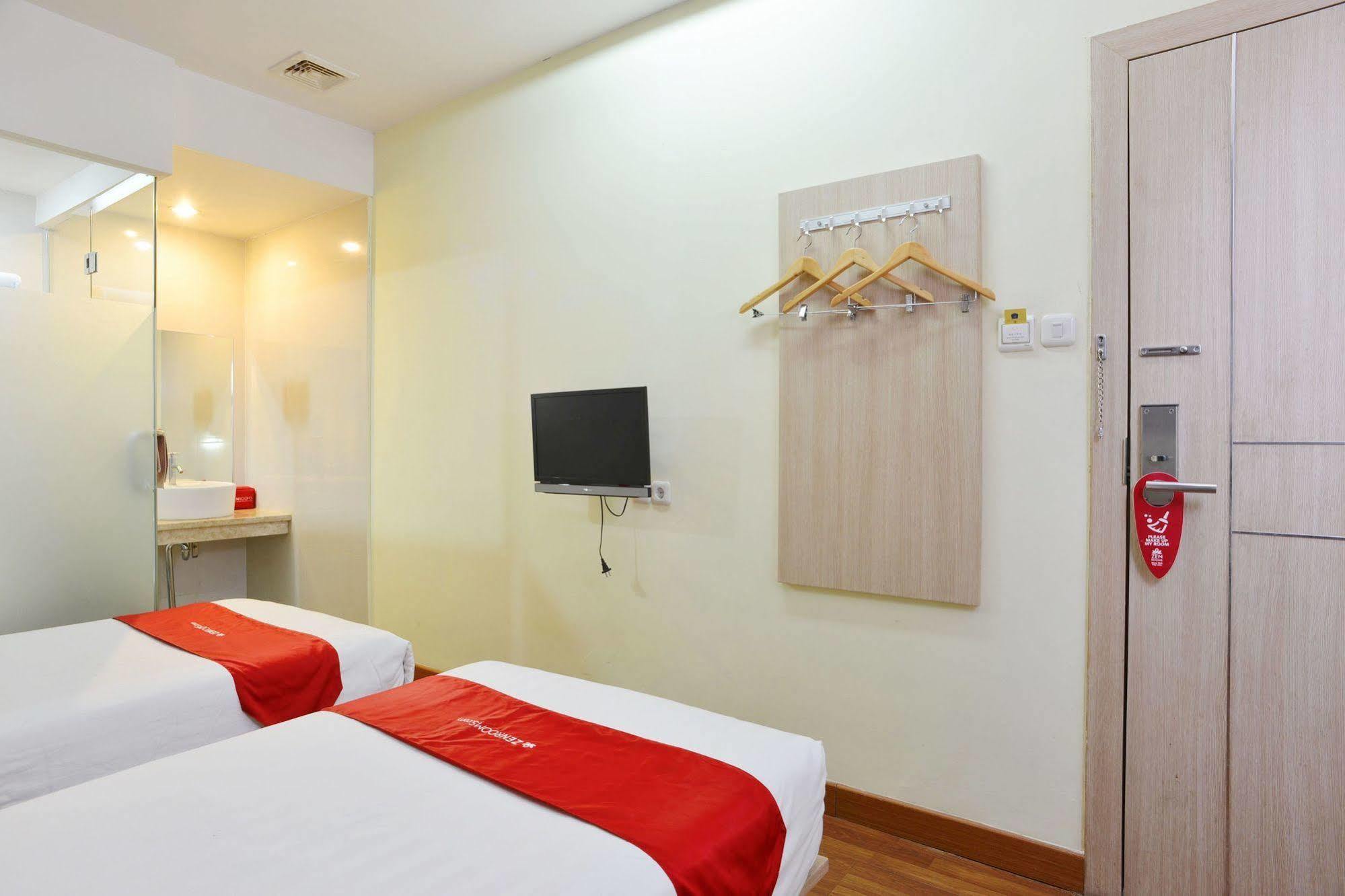Zen Rooms Rujia Pecenongan Джакарта Экстерьер фото