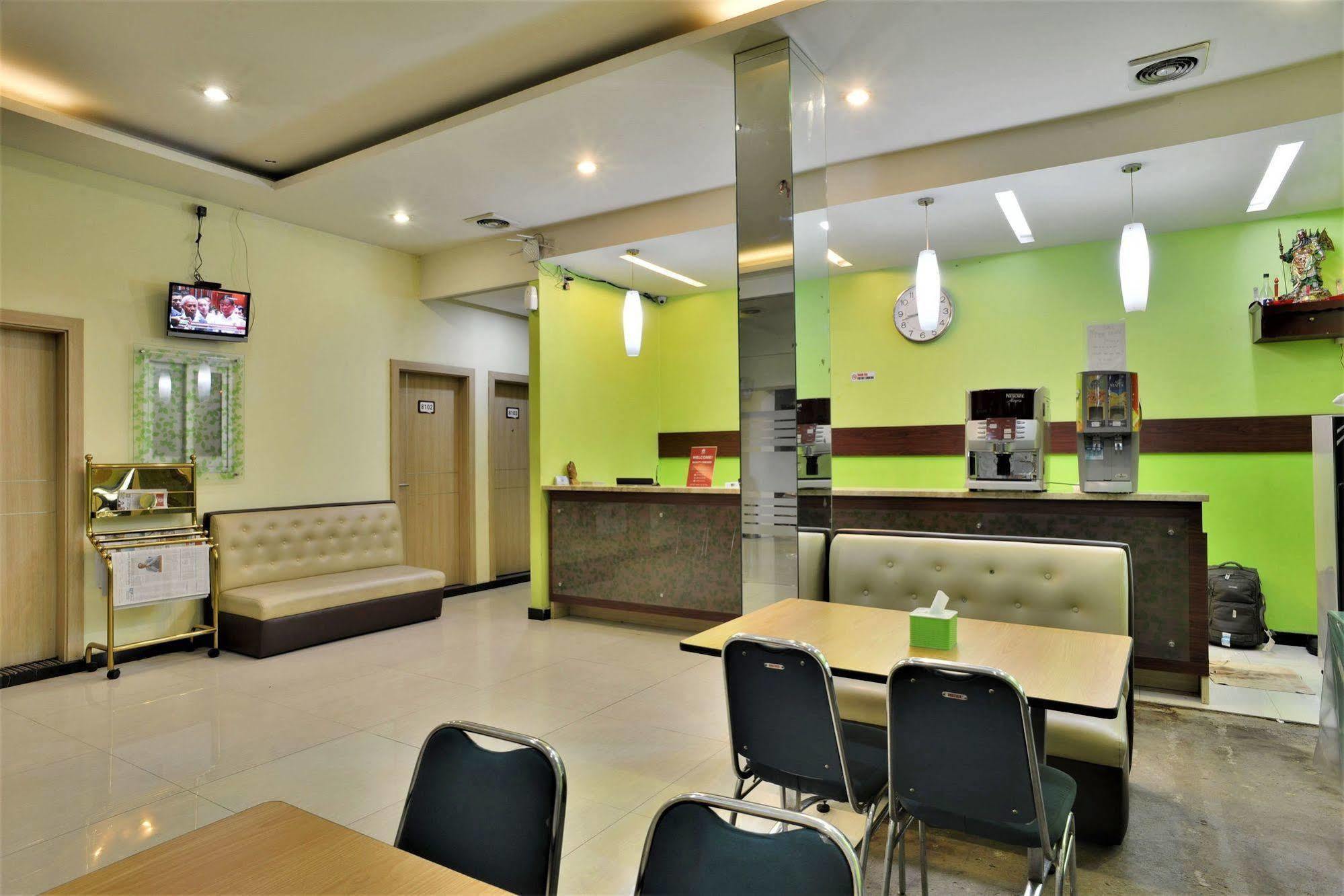 Zen Rooms Rujia Pecenongan Джакарта Экстерьер фото